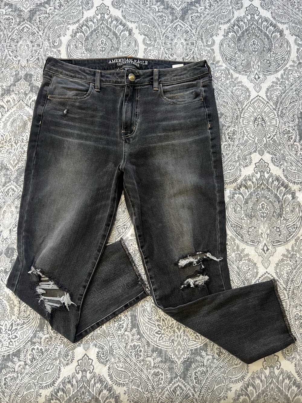 - American Eagle Outfitters Super Stretch Distressed Hi-Rise Jegging Crop